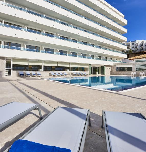 Pool with sun deck Globales Torrenova Palmanova Pool with sun deck Globales Torrenova Palmanova