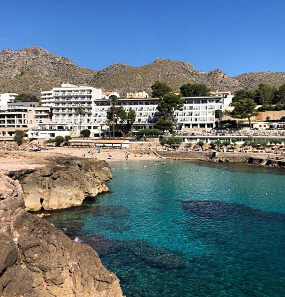 Lively setting Globales Simar Cala San Vicente Lively setting Globales Simar Cala San Vicente