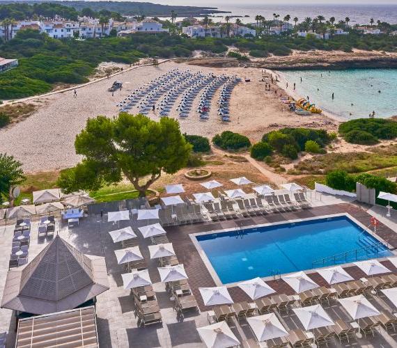 Direct access to the beach Globales Cala'n Bosch Ciudadela Direct access to the beach Globales Cala'n Bosch Ciudadela