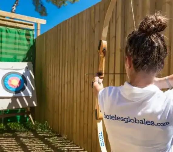 Animation für Erwachsene und Kinder Globales Aptos. Montemar Cala Llonga Animation für Erwachsene und Kinder Globales Aptos. Montemar Cala Llonga